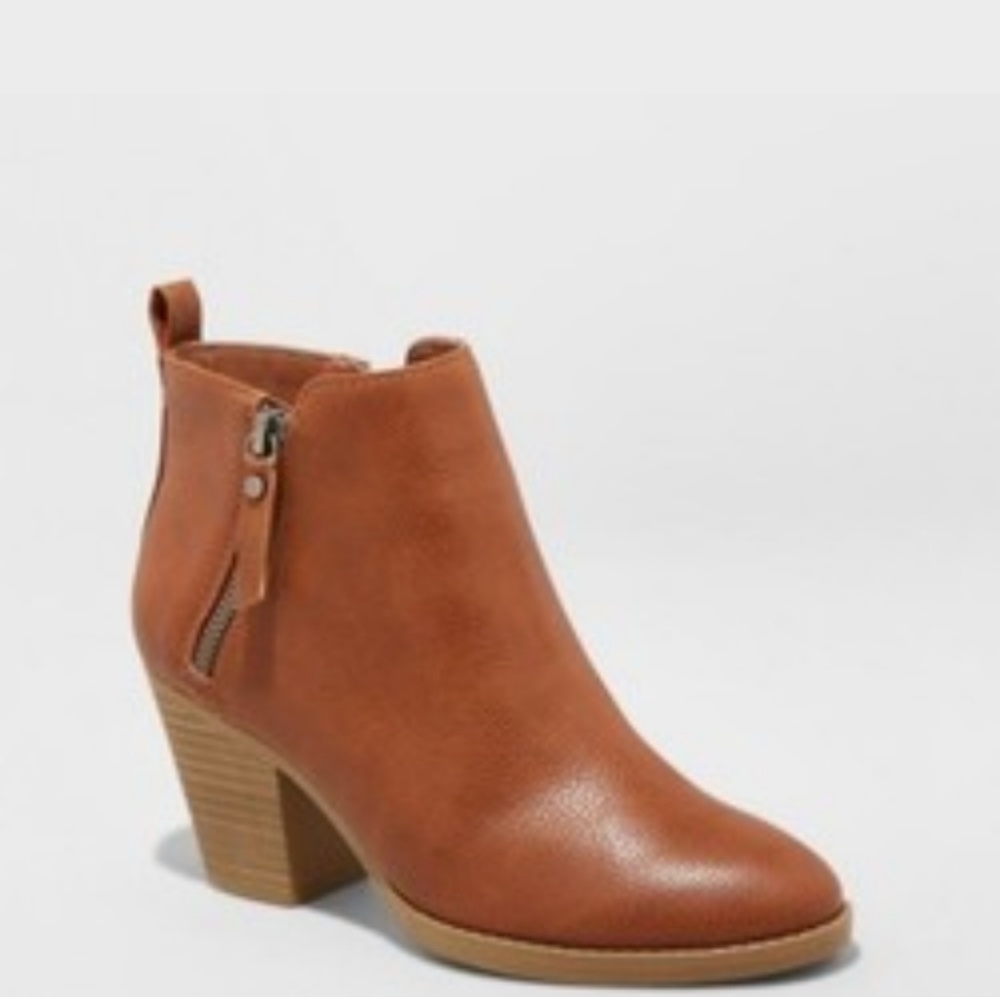 Women's fashion booties